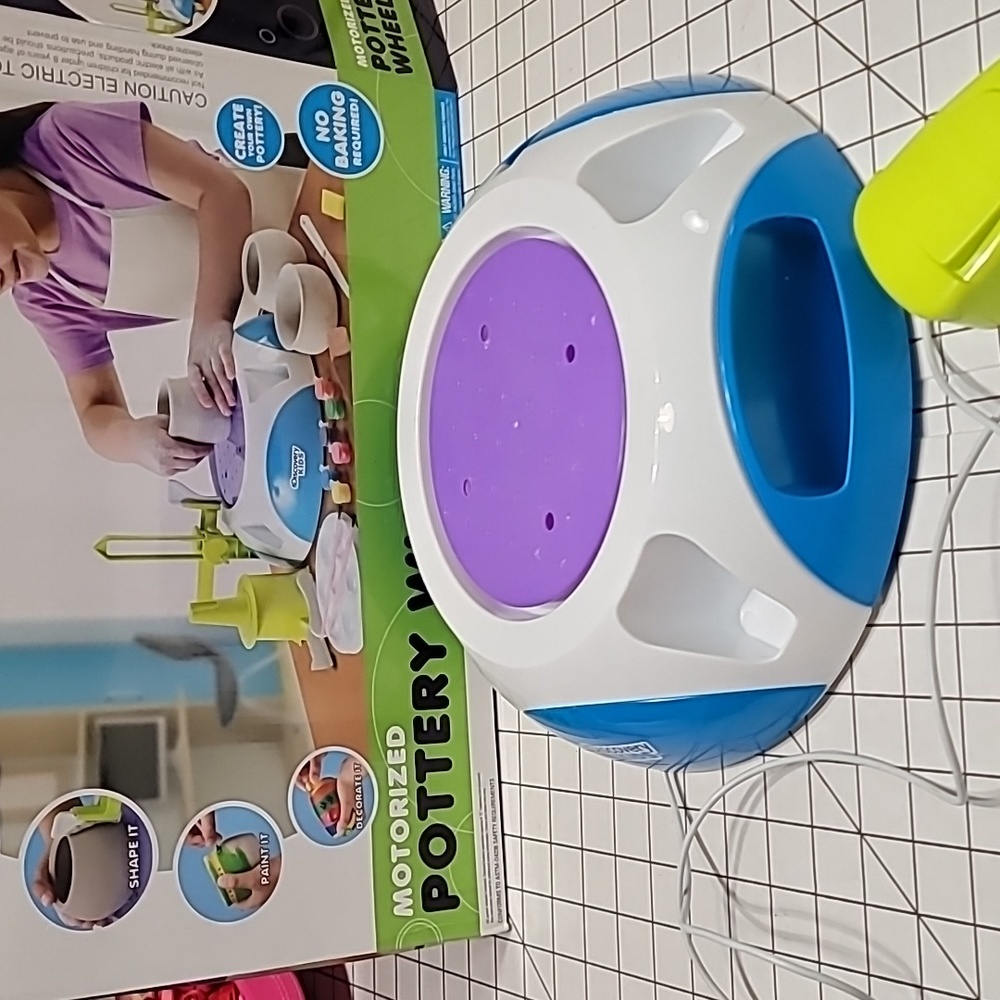 Discovery Kids Motorized Pottery Wheel - Box Open‎ / Clay & Paint Removed